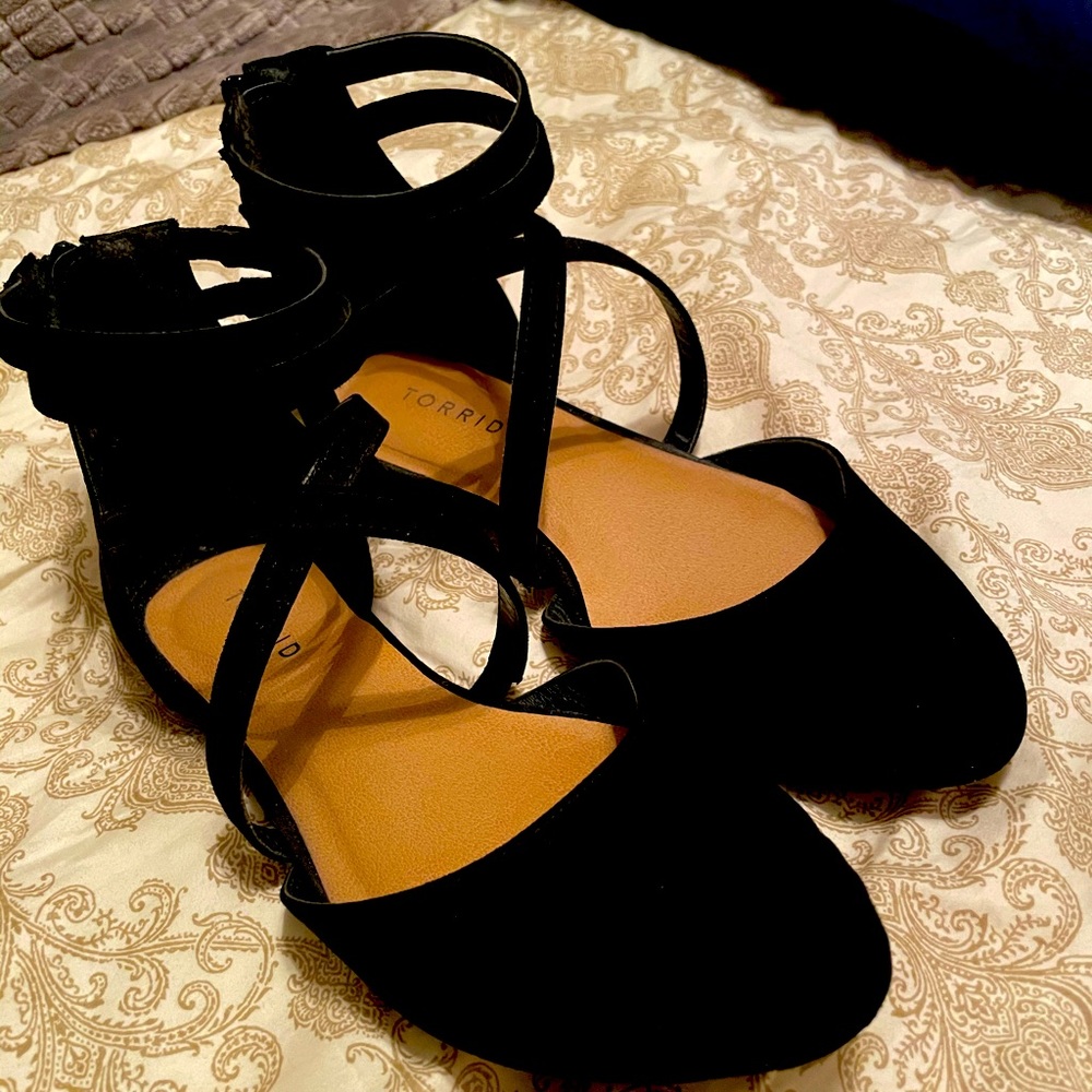 8.5 WW Torrid Suede Strappy Flat Shoes